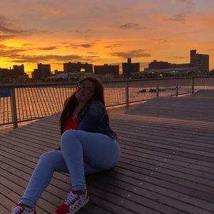 Meet your Posher, Valentina